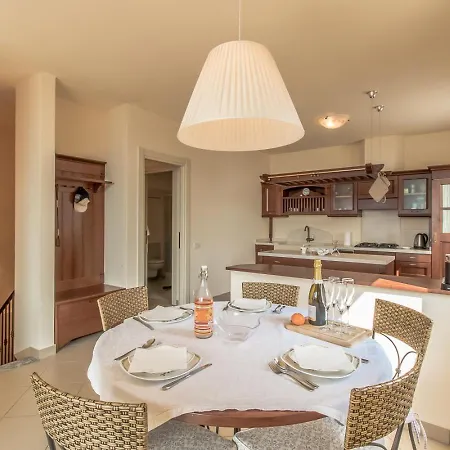 Il Borgo מנאג'יו